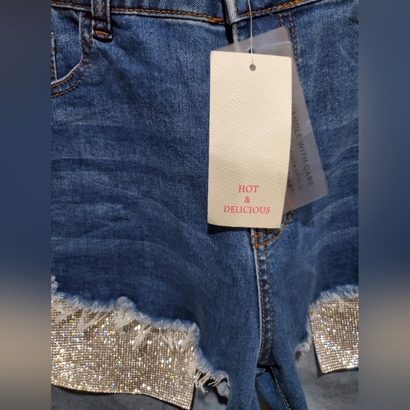 Hot & Delicious Blue Jeans with Silver Sequin Pockets NWT - Picture 4 of 8